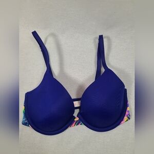 PINK Victorias secret wear everywhere t shirt lightly lined bra size 32C